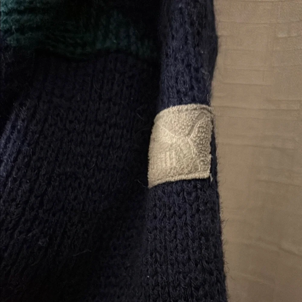 Vintage‎ 90’s Puma V-Neck chevronSweater - 50% Wool/50% Acrylic